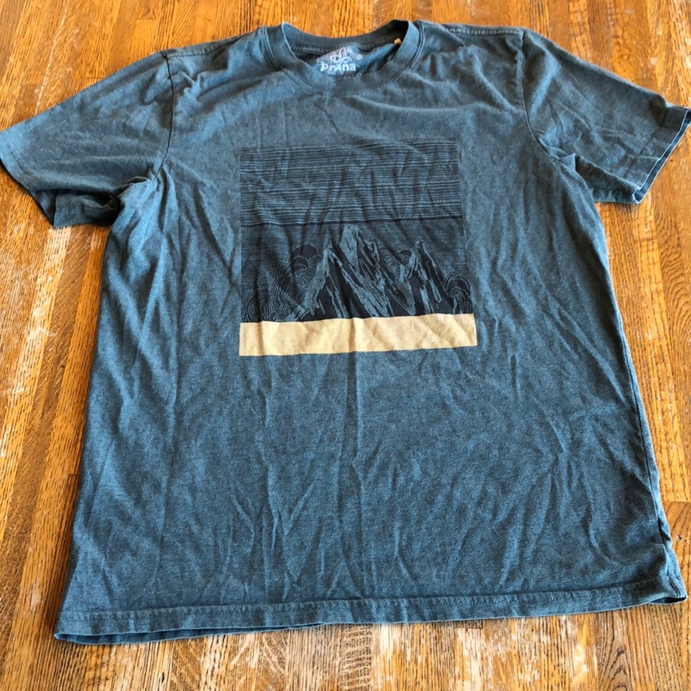 Prana mountain graphic t